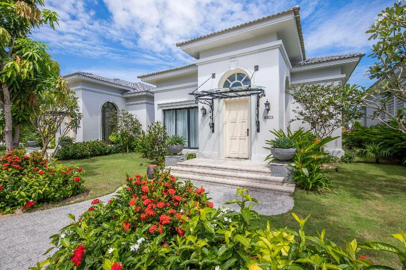 Melia Vinpearl Cam Ranh Beach Resort image