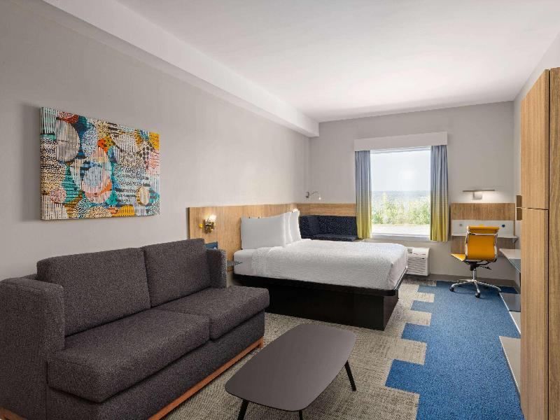 Microtel By Wyndham Lachute image