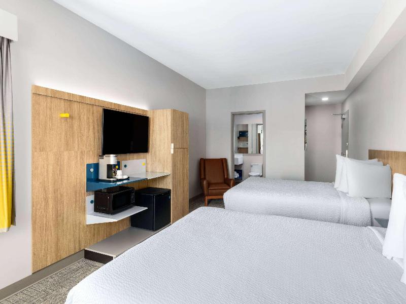 Microtel By Wyndham Lachute image