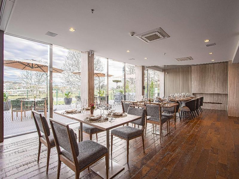 Hotel Suryaa Pinhais Curio Collection by Hilton