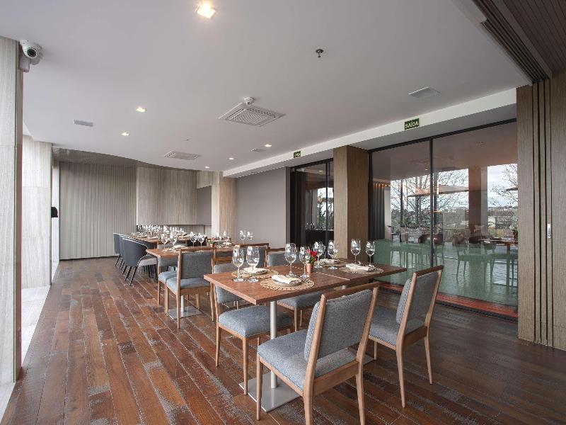 Hotel Suryaa Pinhais Curio Collection by Hilton