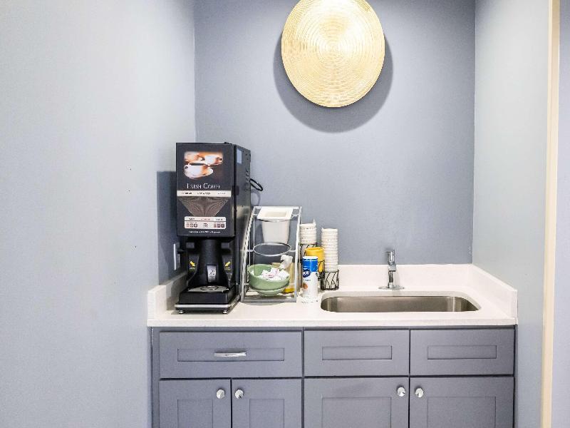 Days Inn By Wyndham College Park Atlanta Airport S image