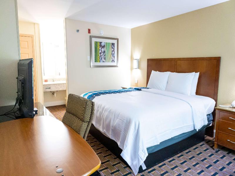 Days Inn By Wyndham College Park Atlanta Airport S image