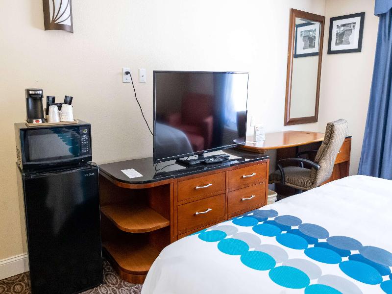 Days Inn By Wyndham College Park Atlanta Airport S image