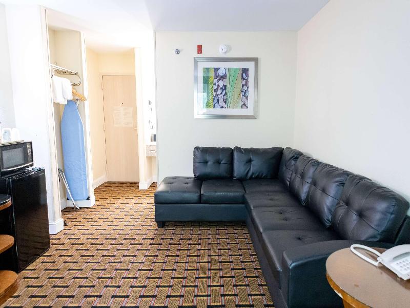 Days Inn By Wyndham College Park Atlanta Airport S image