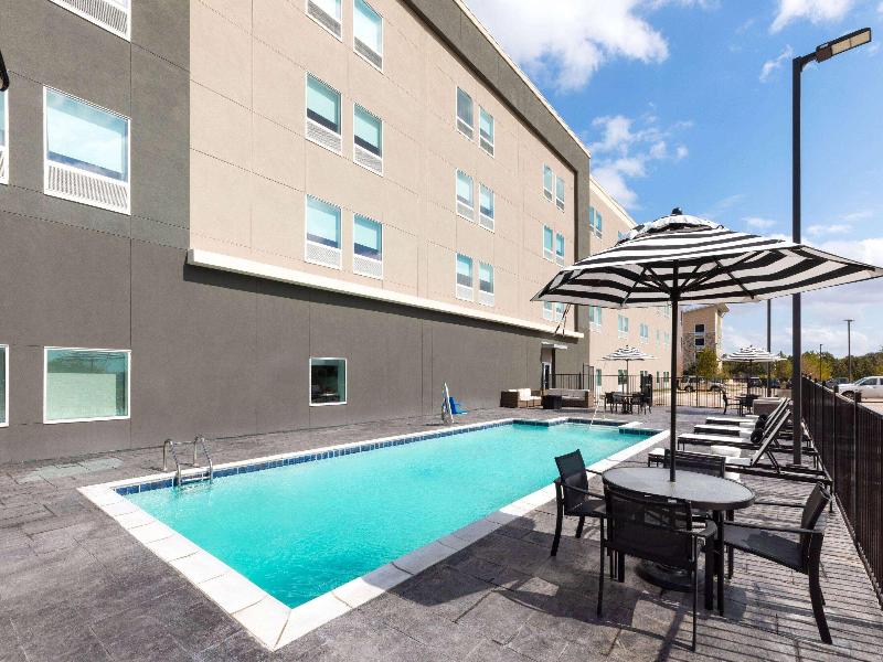 La Quinta Inn & Suites Austin Parmer/tech Ridge image