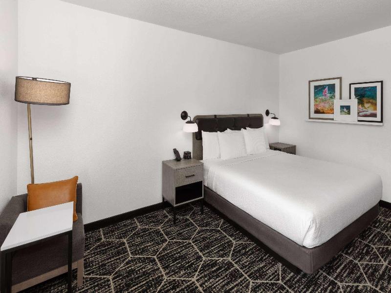La Quinta Inn & Suites Austin Parmer/tech Ridge image
