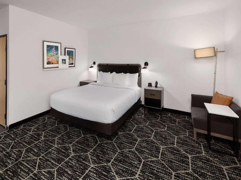 La Quinta Inn & Suites Austin Parmer/tech Ridge image