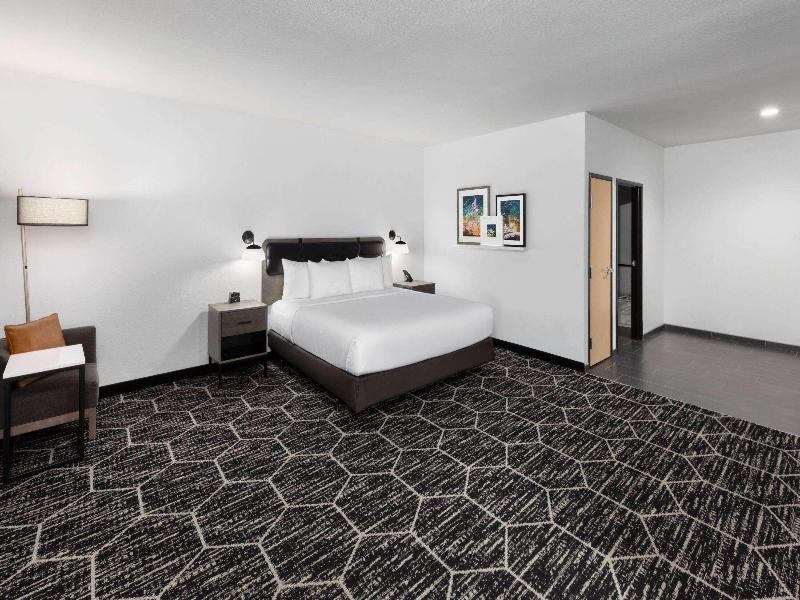 La Quinta Inn & Suites Austin Parmer/tech Ridge image