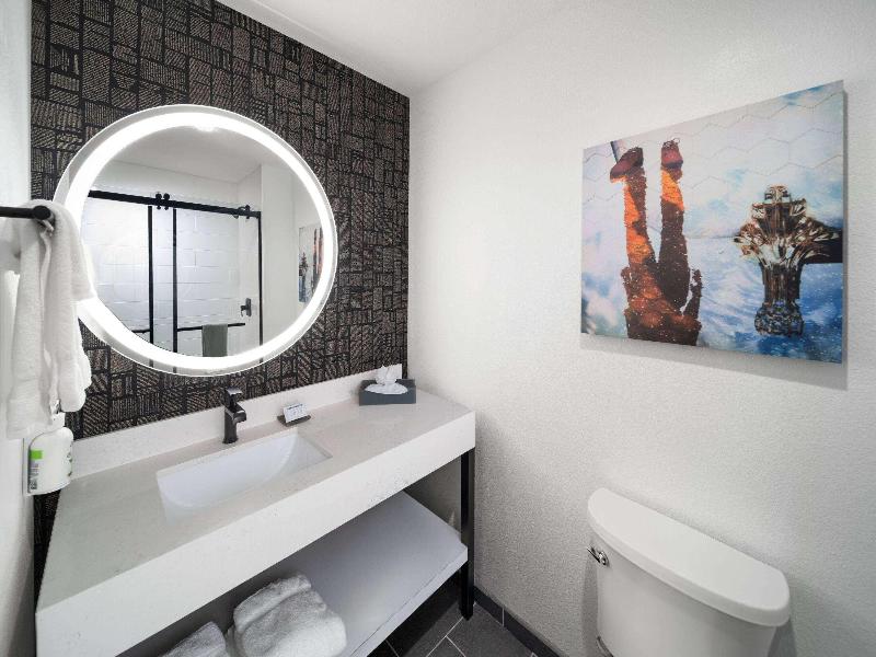 La Quinta Inn & Suites Austin Parmer/tech Ridge image