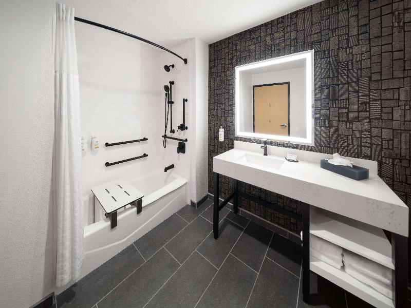 La Quinta Inn & Suites Austin Parmer/tech Ridge image
