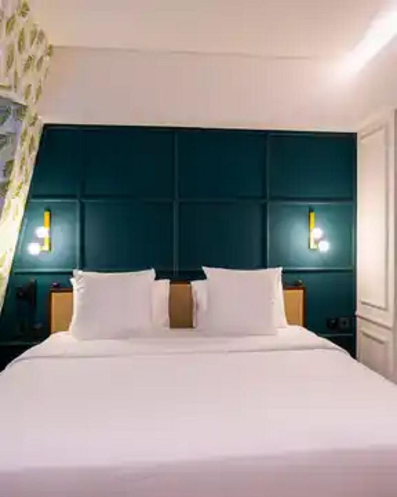 Bed room