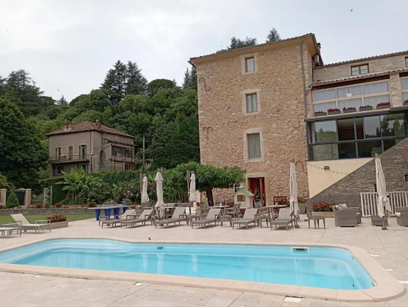 Logis Hotel Le Mas De La Prairie