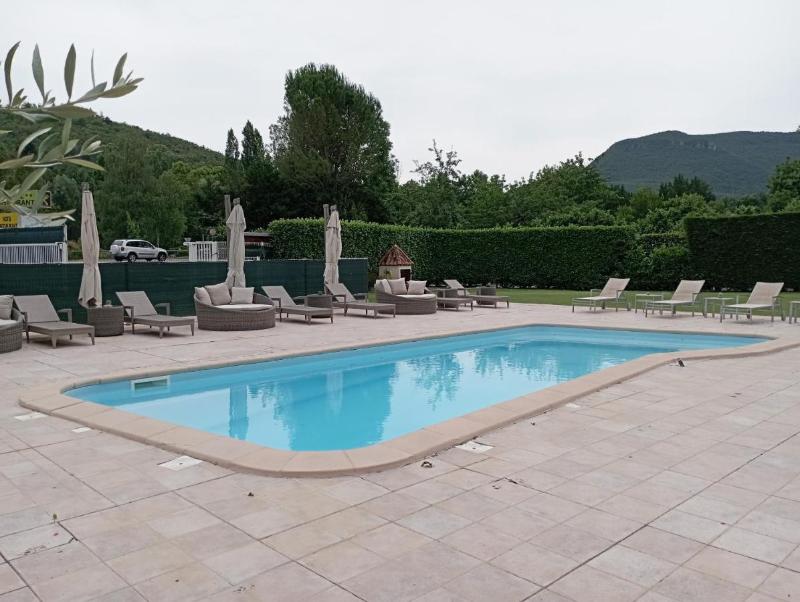 Logis Hotel Le Mas De La Prairie image