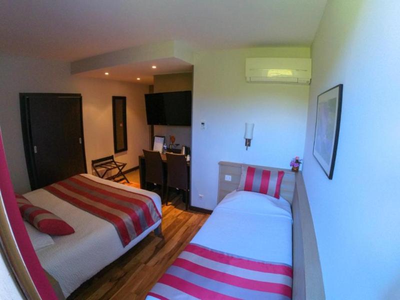 Logis Hotel Le Mas De La Prairie image