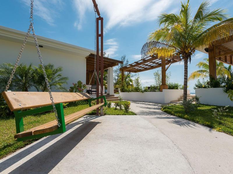 Paraiso Rainforest And Beach Hotel image