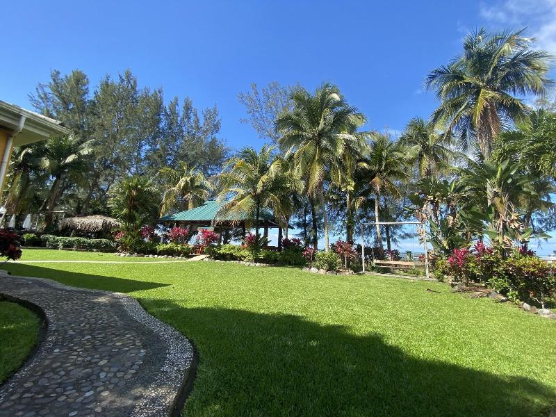 Paraiso Rainforest And Beach Hotel image
