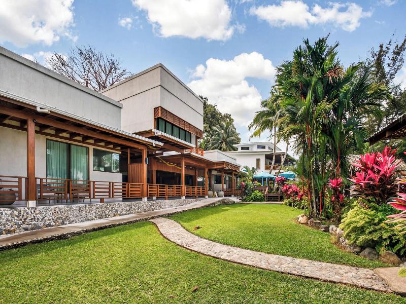 Paraiso Rainforest And Beach Hotel image