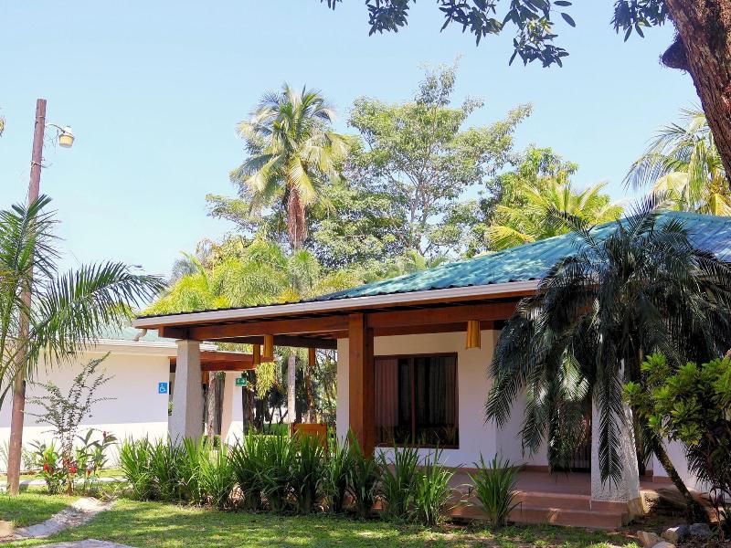 Paraiso Rainforest And Beach Hotel image