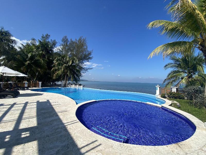 Paraiso Rainforest And Beach Hotel image