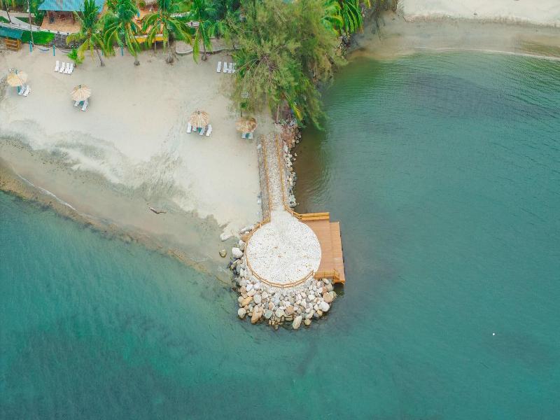 Paraiso Rainforest And Beach Hotel image