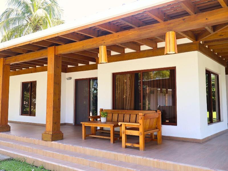 Paraiso Rainforest And Beach Hotel image