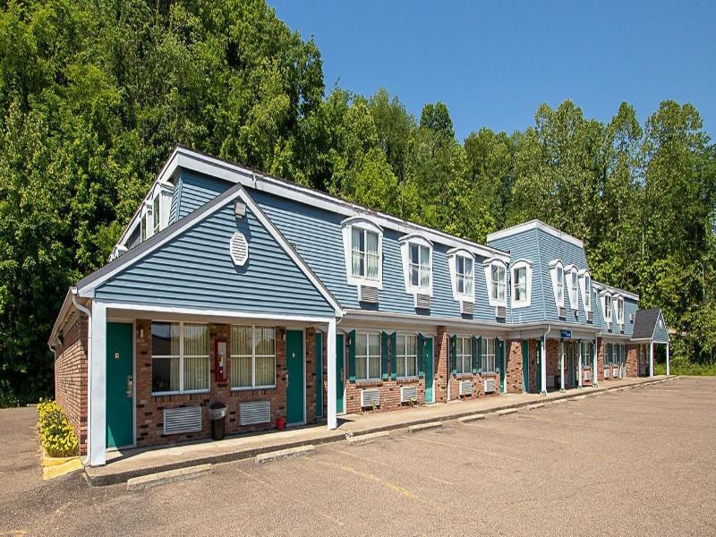Country Squire Inn Suites