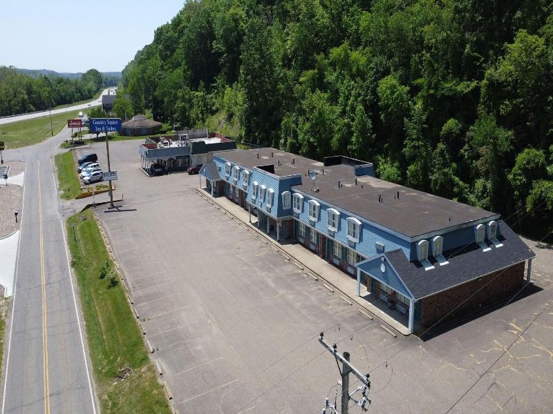 Country Squire Inn Suites