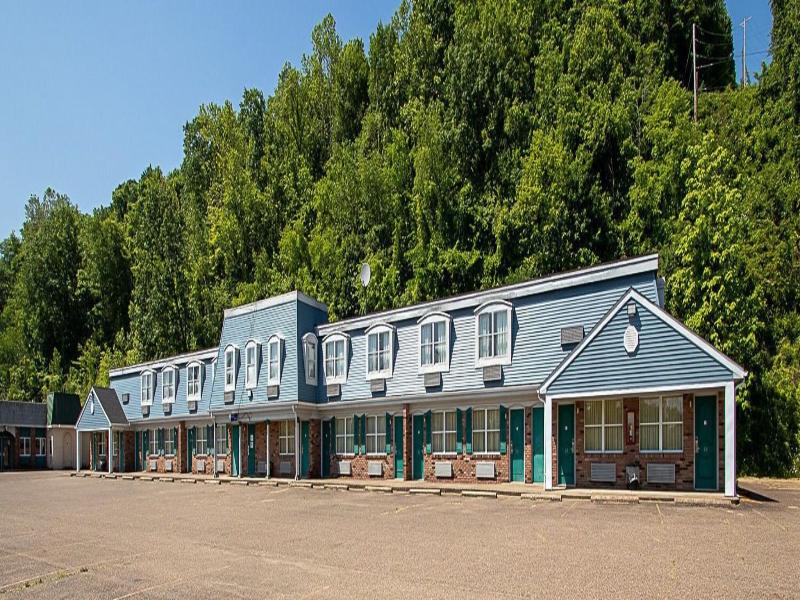 Country Squire Inn Suites