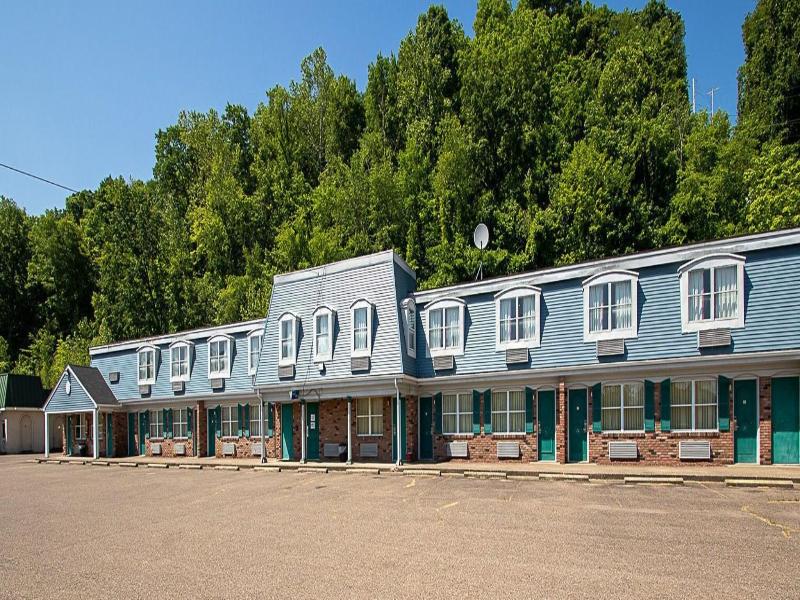 Country Squire Inn Suites