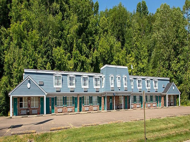 Country Squire Inn Suites