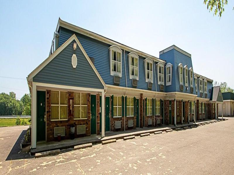 Country Squire Inn Suites