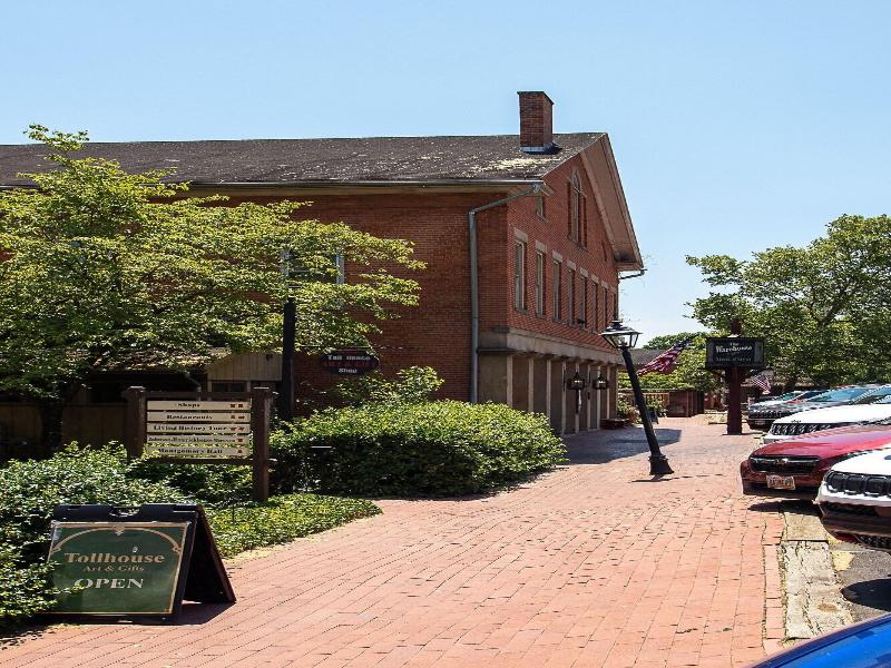 Country Squire Inn Suites