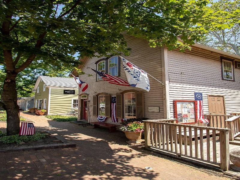 Country Squire Inn Suites