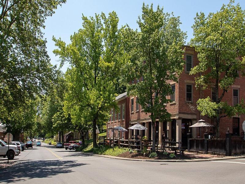 Country Squire Inn Suites