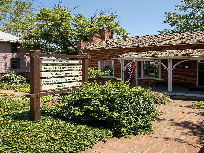 Country Squire Inn Suites
