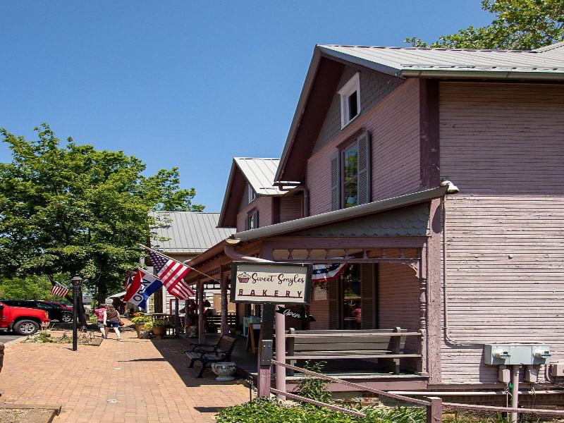Country Squire Inn Suites