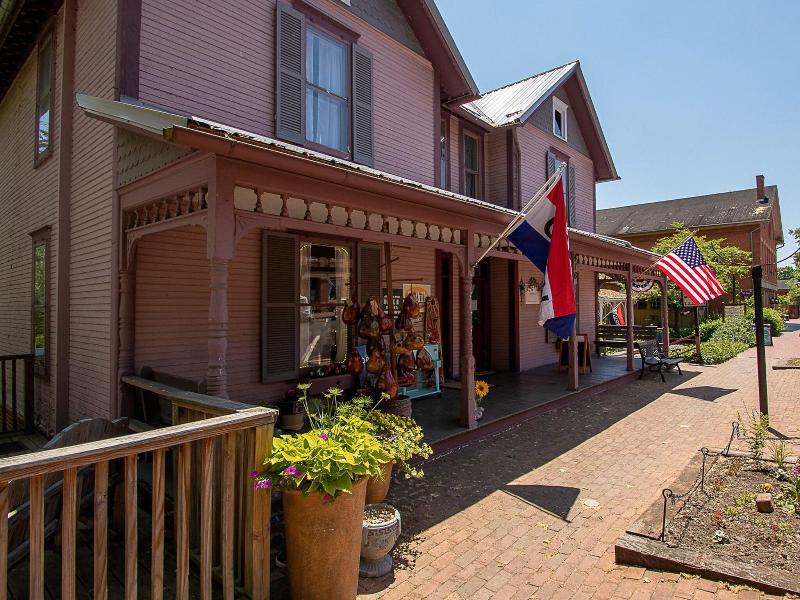 Country Squire Inn Suites