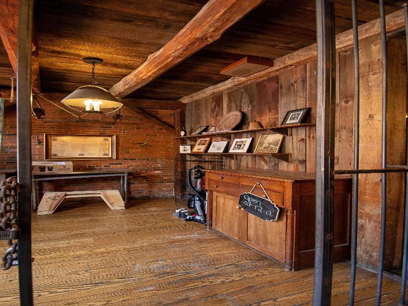 Country Squire Inn Suites