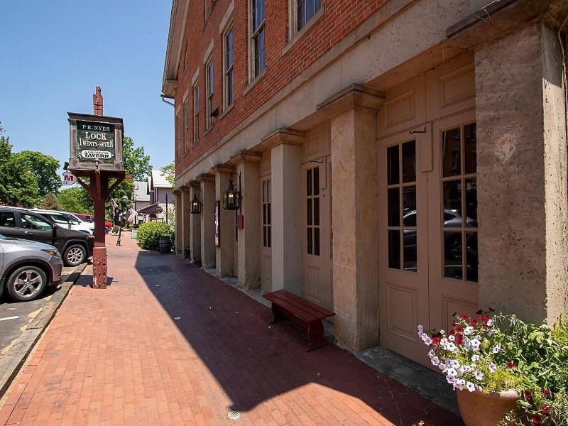 Country Squire Inn Suites