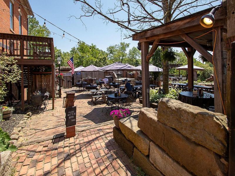 Country Squire Inn Suites