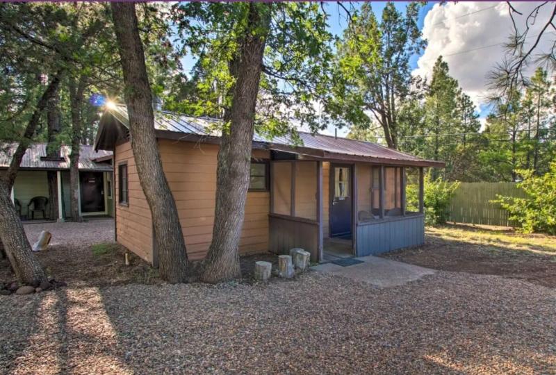 Hidden Rest Cabins Resort image 1