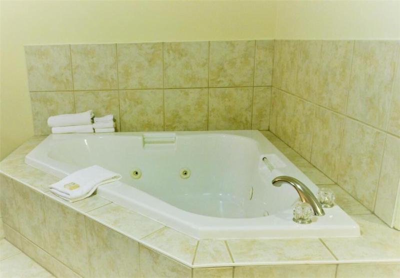 Aurora Park Inn Suites image