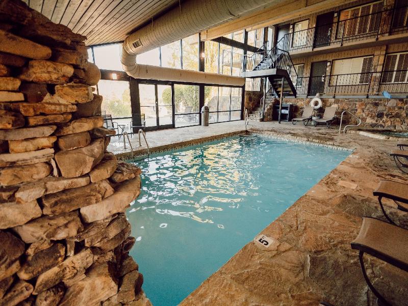 Tremont Lodge Resort image