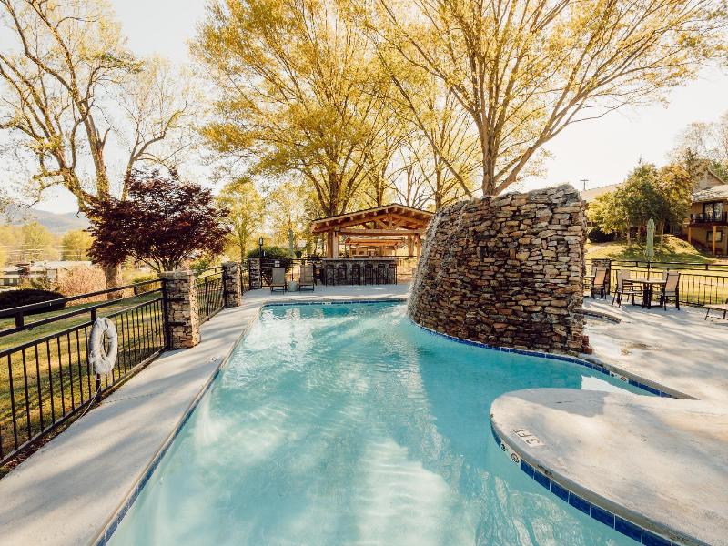 Tremont Lodge Resort image