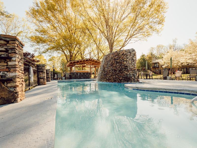 Tremont Lodge Resort image