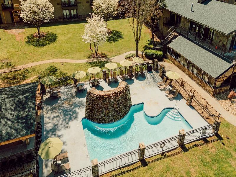 Tremont Lodge Resort image