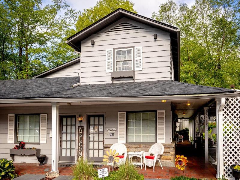 Azalea Garden Inn