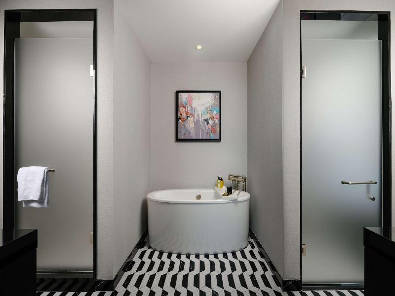 Daxton Hotel Birmingham Curio Collection By Hilton image