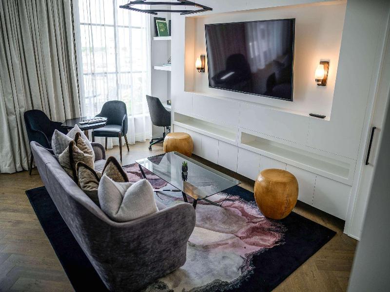 Daxton Hotel Birmingham Curio Collection By Hilton image
